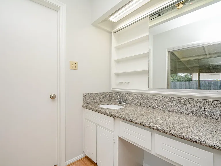 7222 Pella Dr — Photo 16