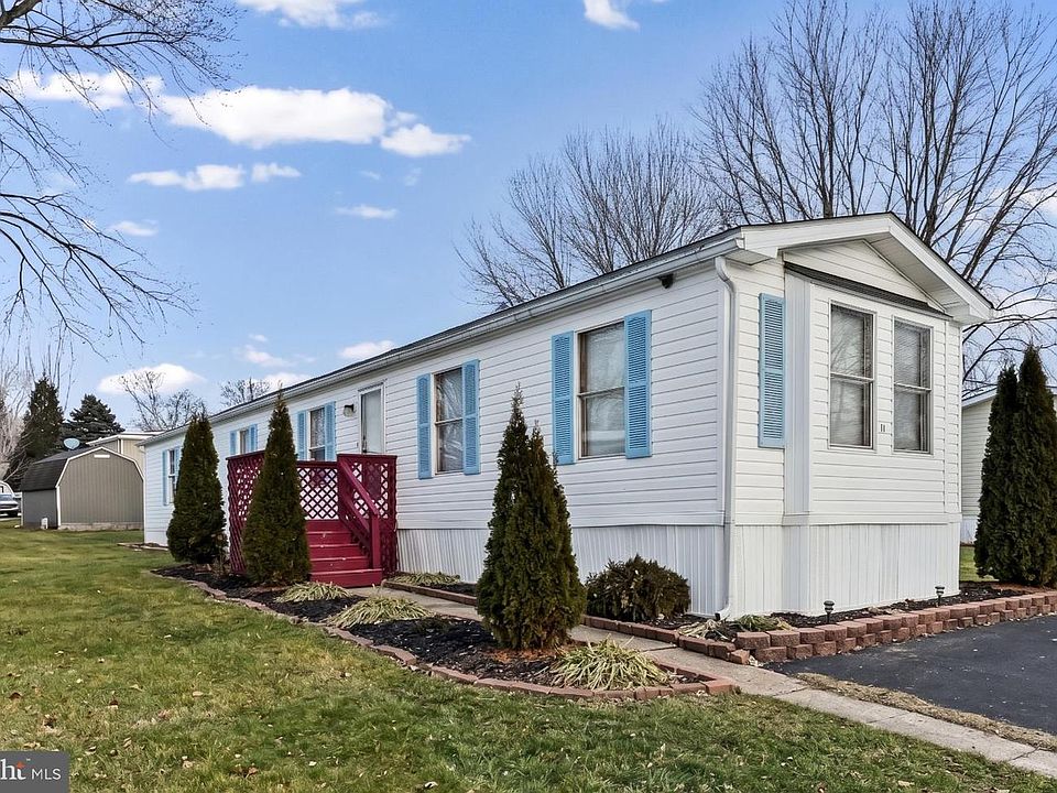1st image of 11 Creekside Dr