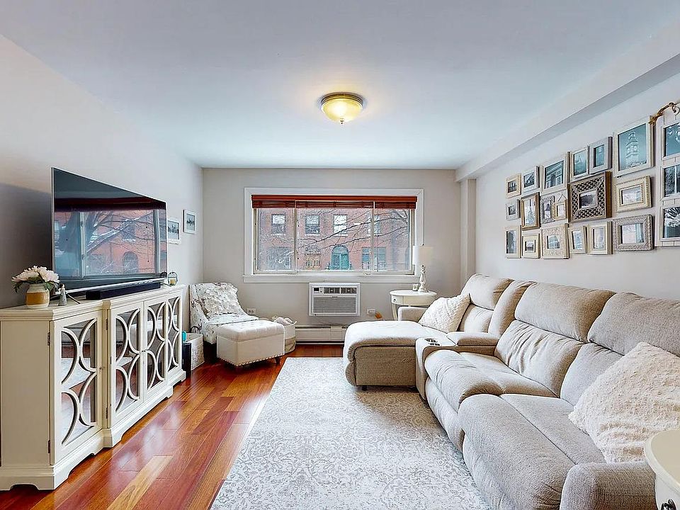 1st image of 900 W Fullerton Ave APT 2E