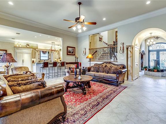 5th image of 704 Park Lake Dr