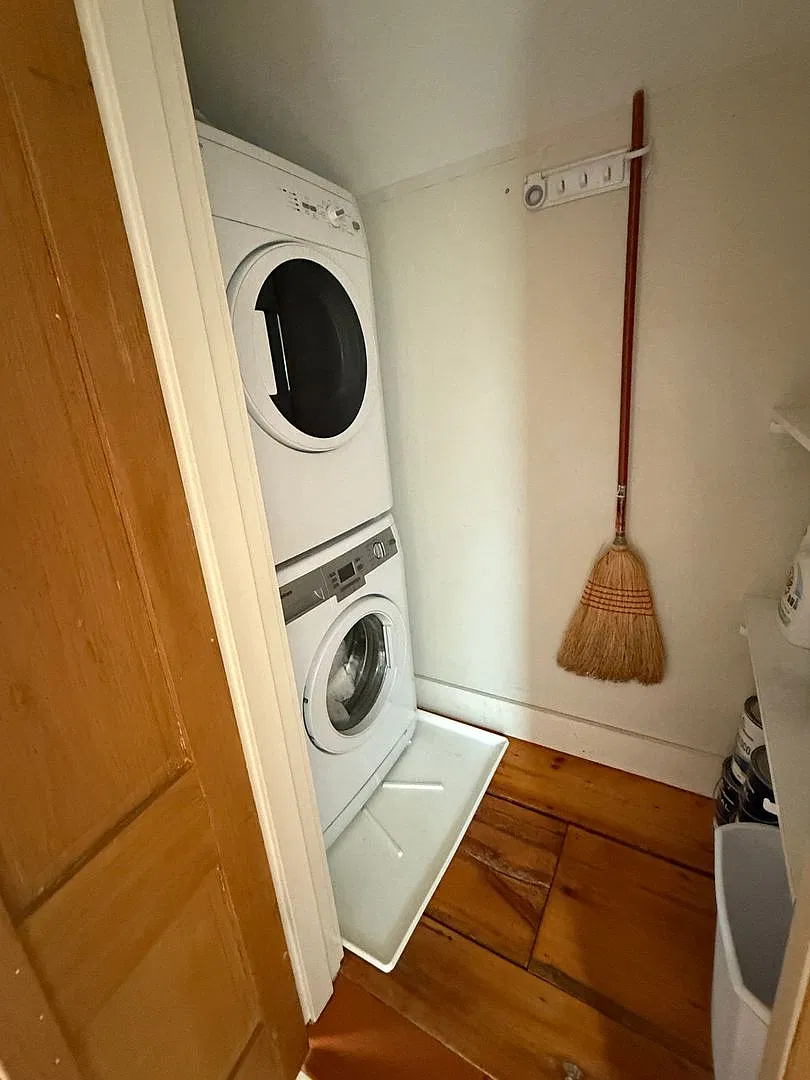 8 South Street — Photo 4