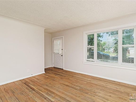 2nd image of 828 Wyoming Ave