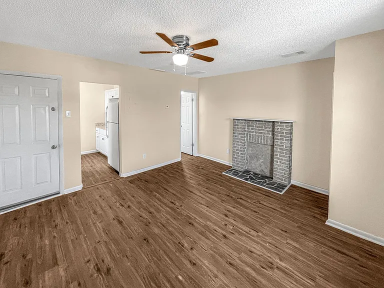 321 W Ianthe St #10 — Photo 4