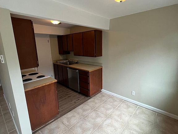 4th image of 4050 W Lake Sammamish Pkwy NE #101