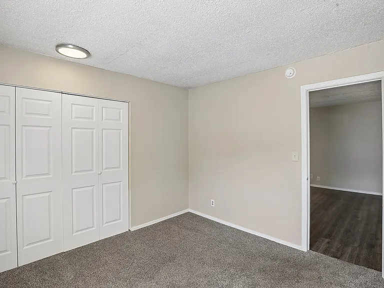 Pleasant Grove Apartments — Photo 14