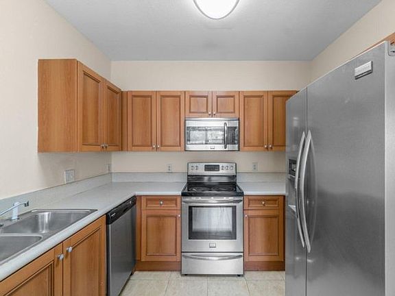 5th image of 809 Talia Cir E