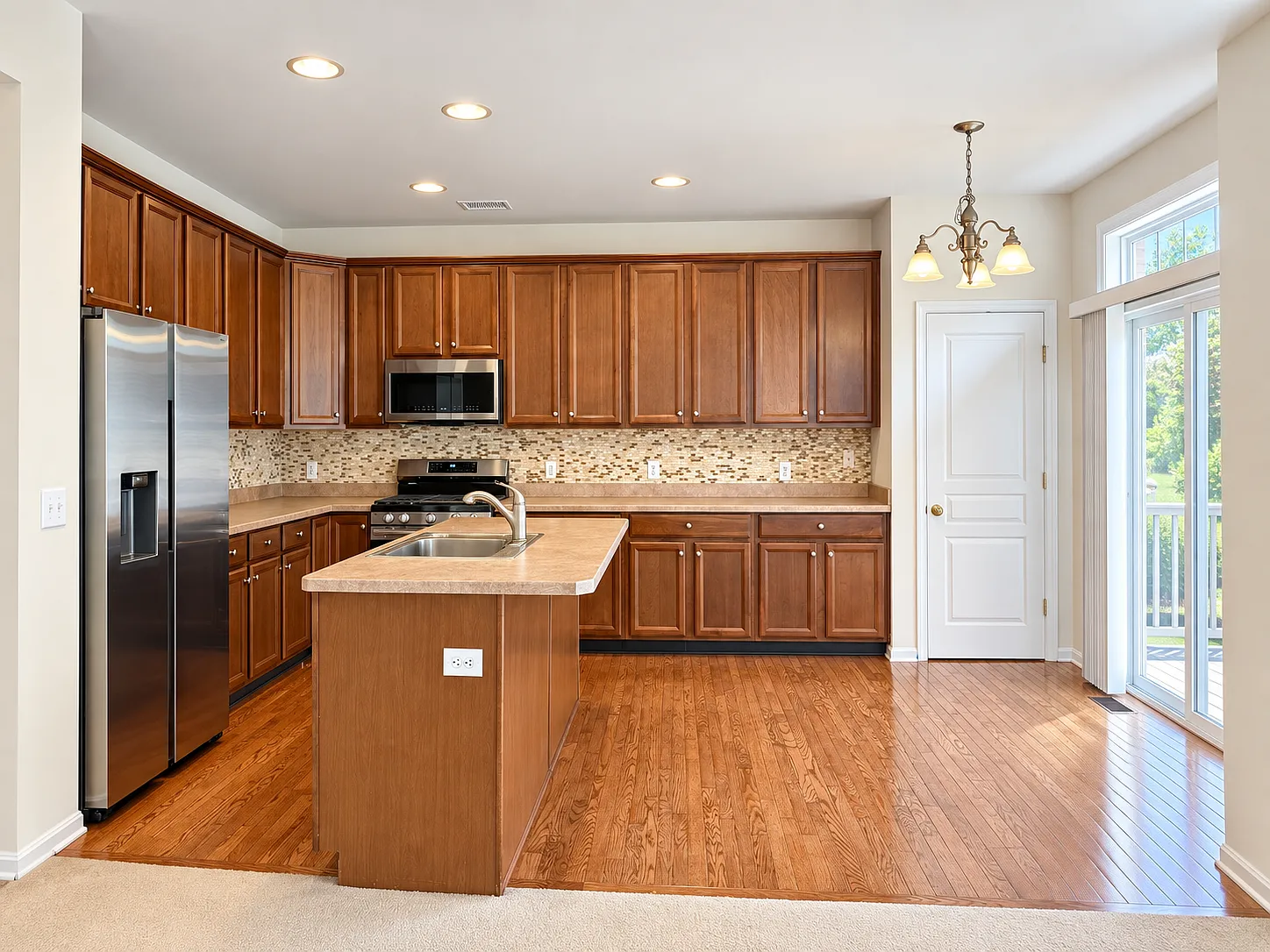3 bed, 2.5 bath, 2386 sqft, $2,700 — Photo 2