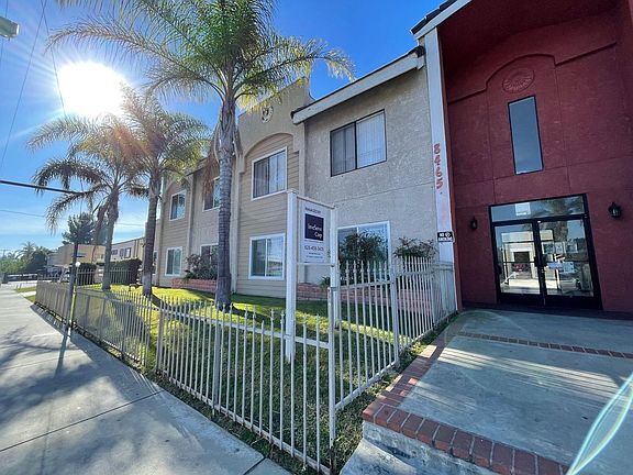 2nd image of 8465 Ventura Canyon Ave APT 210