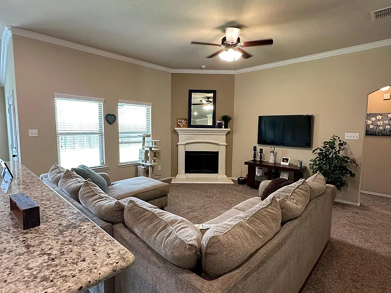 264 Oxford Dr — Photo 5