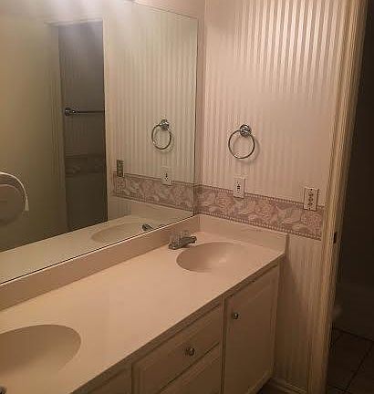 3rd image of 10501 Honey Tree Ln