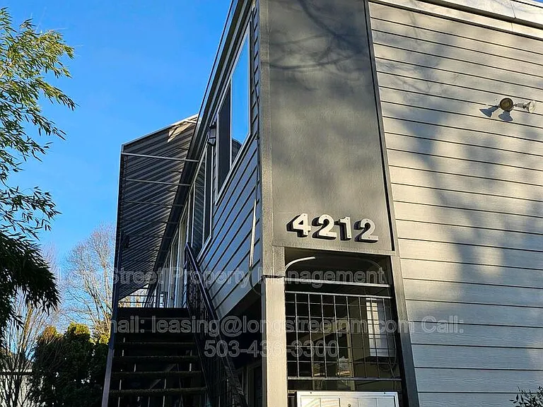 4212 SE 15th Ave #5 — Photo 1
