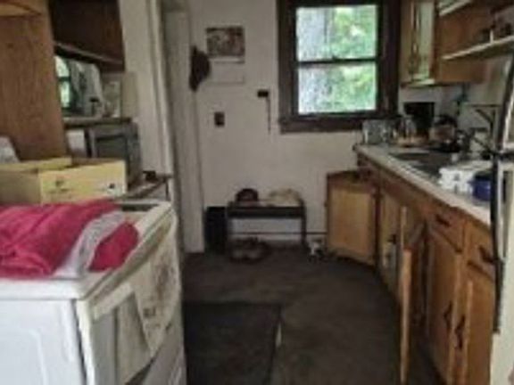 3rd image of 434 Wisconsin St