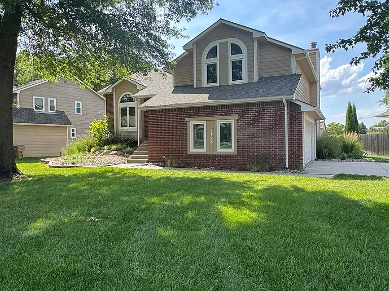 2126 E Country View Dr — Photo 3