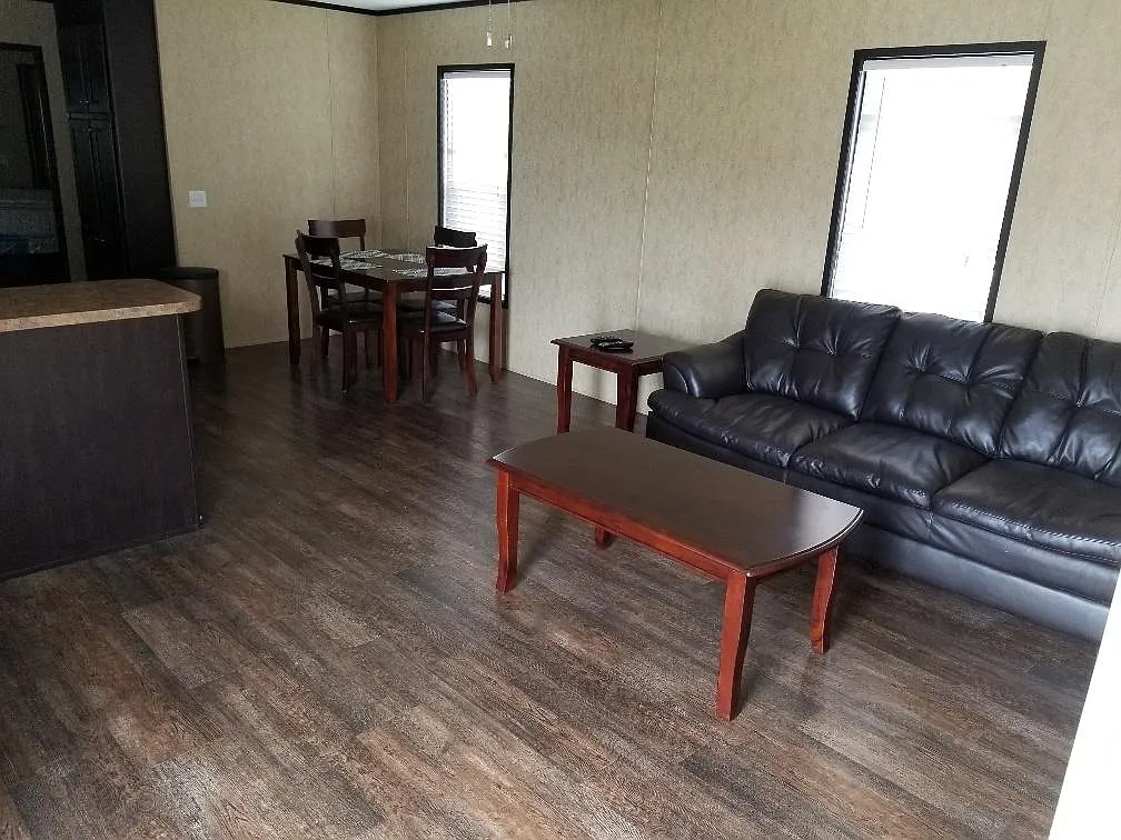 3 bed, 1300 sqft, $1,000 — Photo 3