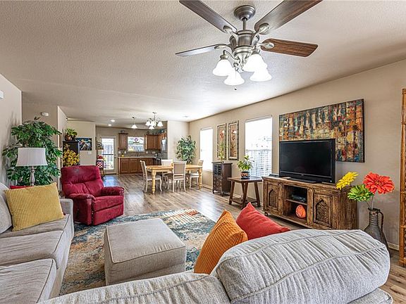 3rd image of 4318 W Sweetgum Ln