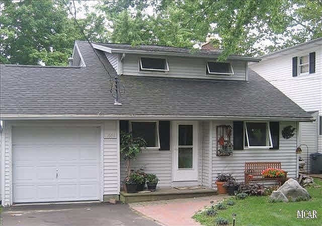 1st image of 11608 Round Lake Dr