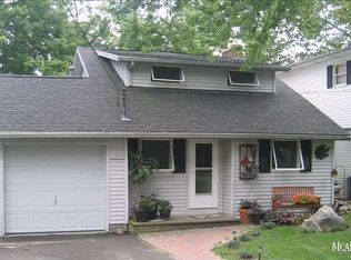 11608 Round Lake Dr, Manitou Beach, MI 49253