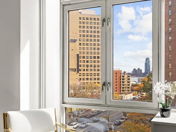 385 First Avenue image 4 of 14