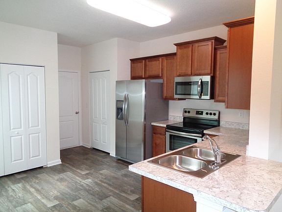 3rd image of 52 Whitland Way