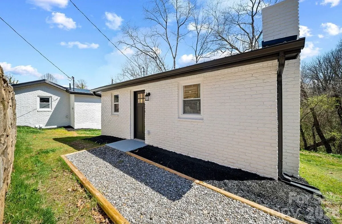 Building Photo - 40 Sunnyside Rd