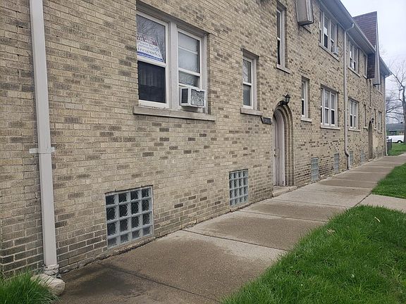 2nd image of 13909 Hartwell St Unit 9