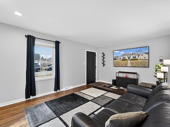 3rd image of 2603 Coolidge AVENUE