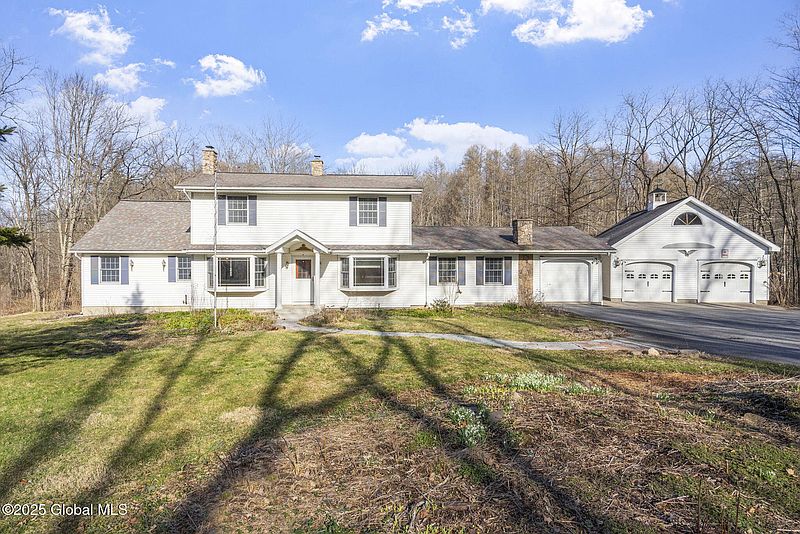 4th image of 2176 Maple Avenue