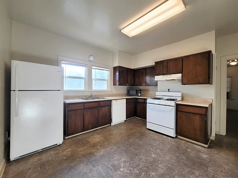 1501 W 3rd St #1 — Photo 12