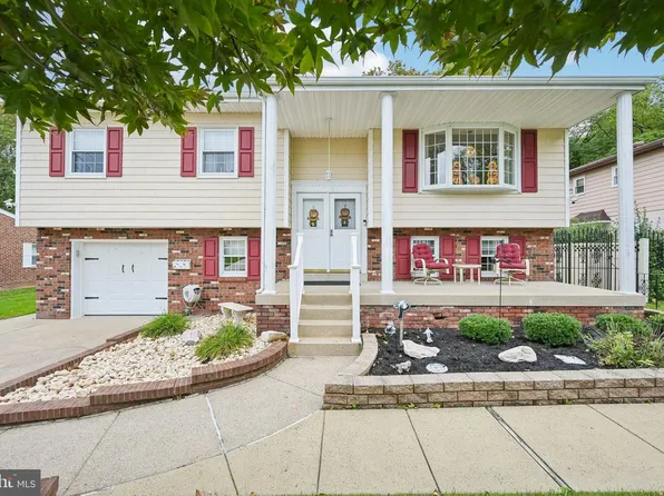 4625 Eden St, Philadelphia, PA 19114