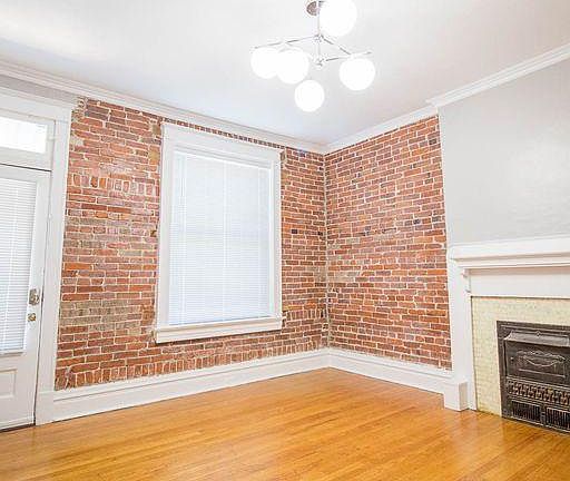 Living Room 2/4