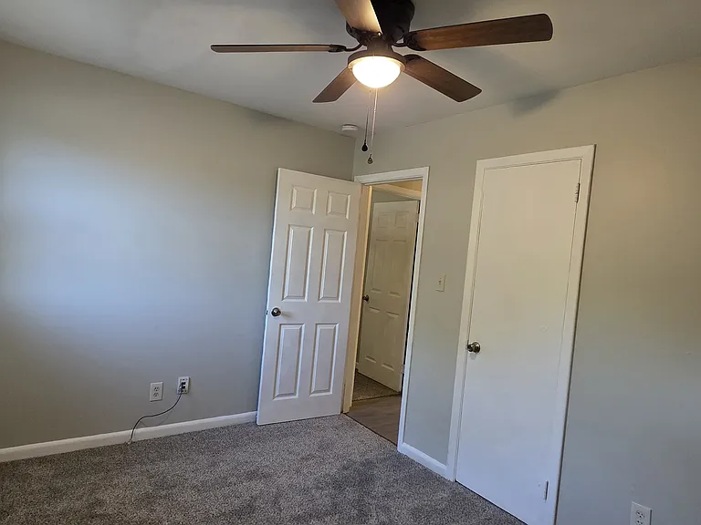 2206 Bothwell St — Photo 11