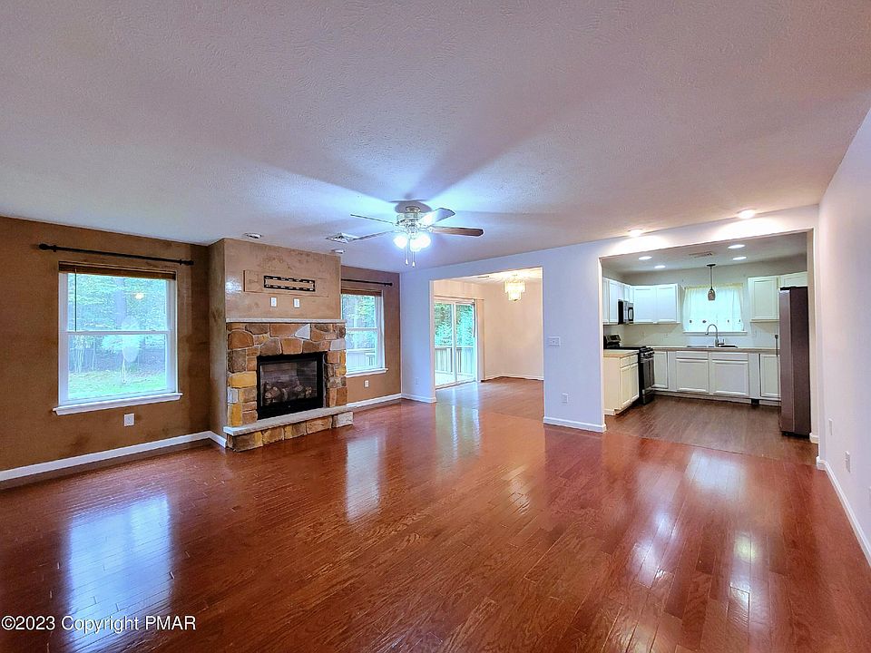 1st image of 3333 Woodland Dr