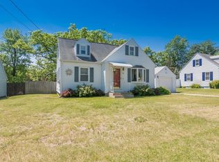 52 Hillcrest St, Chicopee, MA 01020