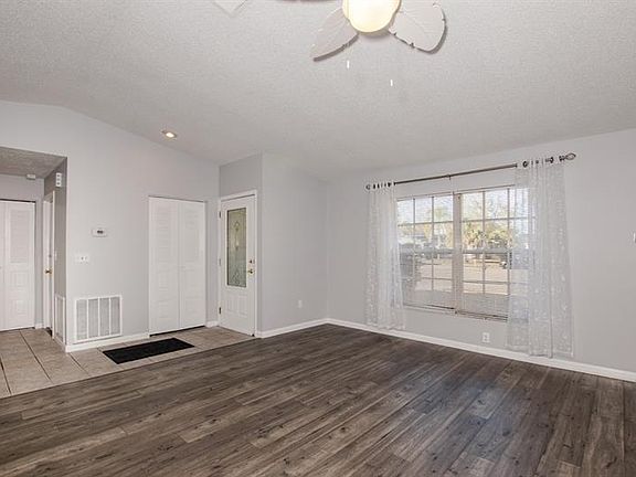 4th image of 1304 Blossom Brook Ct