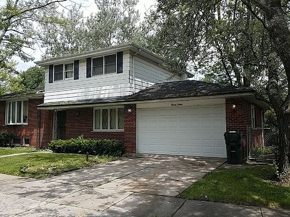 2nd image of 1116 E 194th Pl