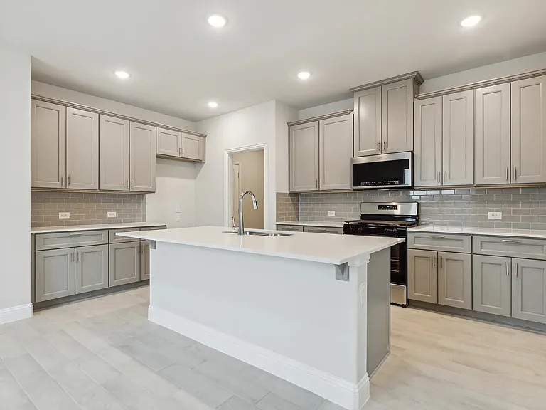 701 Santa Lucia Dr — Photo 2