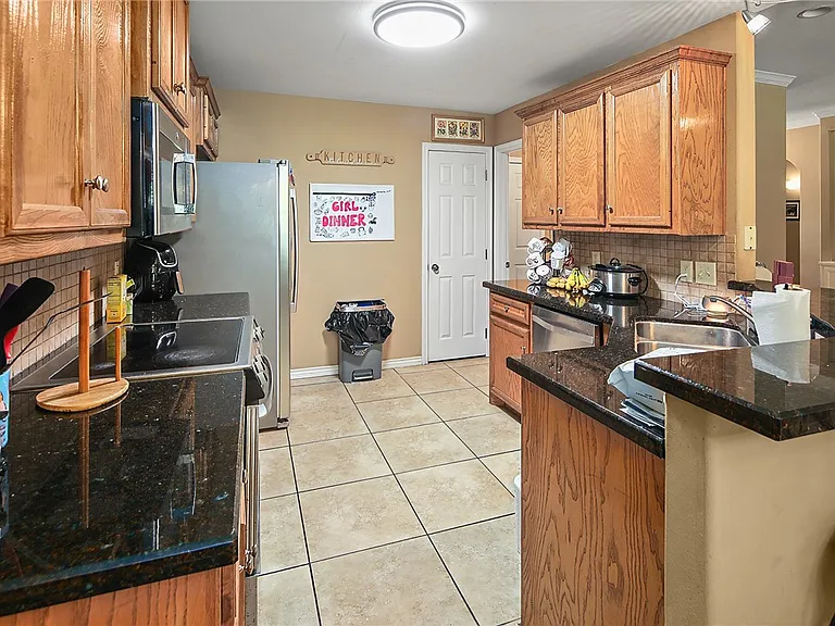 335 Robelmont Dr — Photo 11