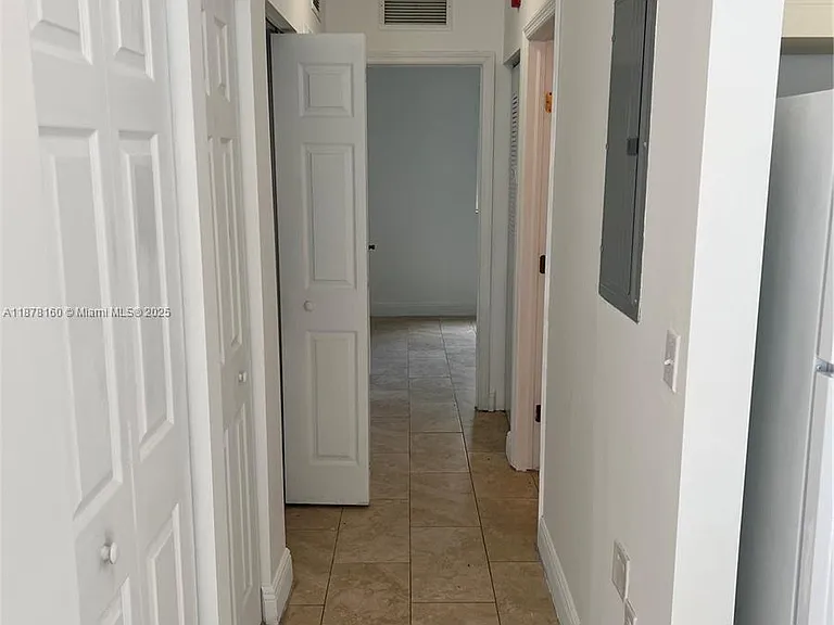 211 W 79th Pl #302 — Photo 4