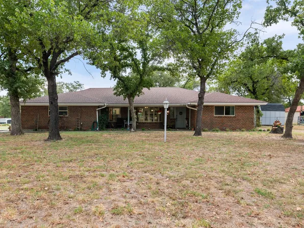 214 De La Cruz St, Weatherford, TX 76085