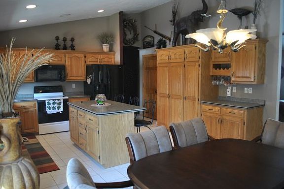 4th image of 2212 River Trail Ct