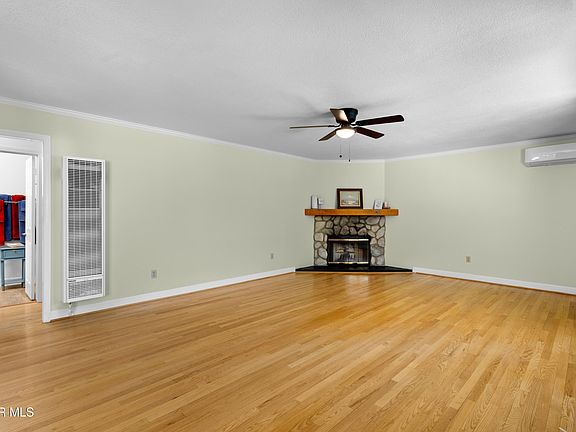 5th image of 3905 Oregon Dr