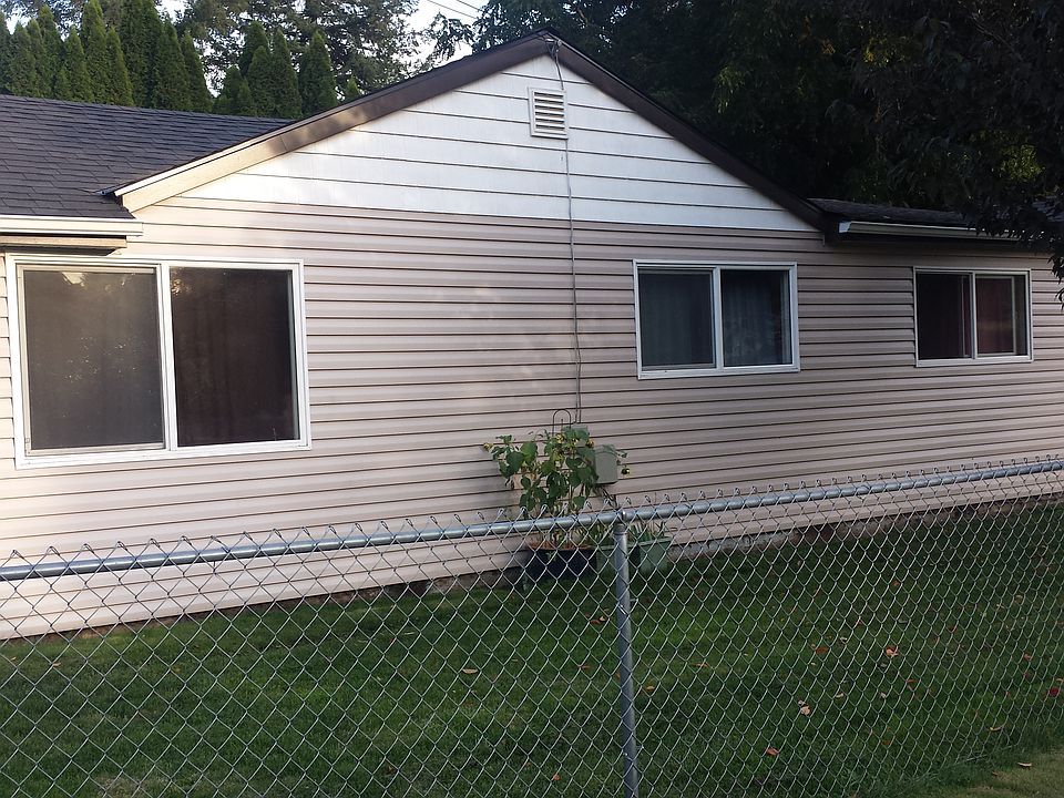 2nd image of 504 SE Fairview St