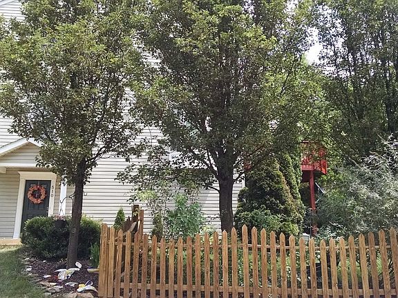 End Unit/ Fenced Backyard