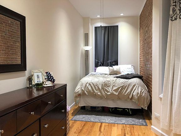 3rd image of 210 W 82nd St APT 1R