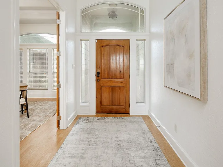 1203 Beacon Ct — Photo 3
