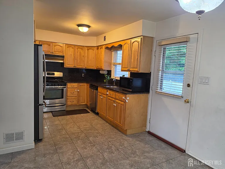 405 Frederick Ave — Photo 17