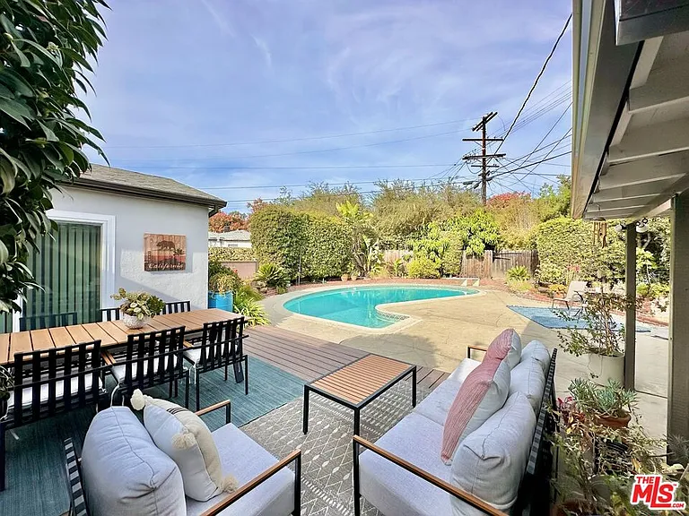 2132 McPherson Pl — Photo 3