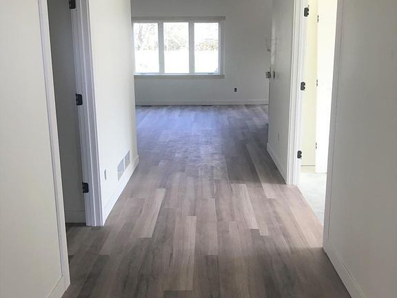 4th image of 1790 Country Creek Ln NE