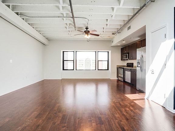 3rd image of 78 E Chestnut St APT 606
