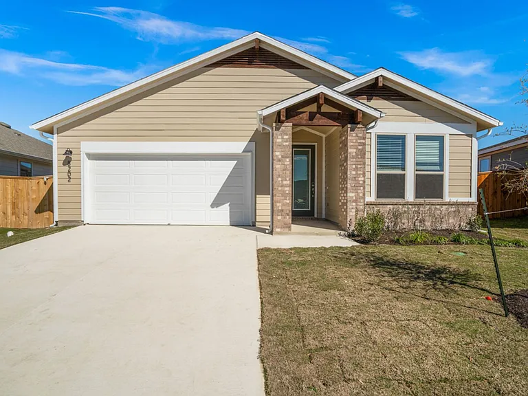 8202 Dampton Ln — Photo 1